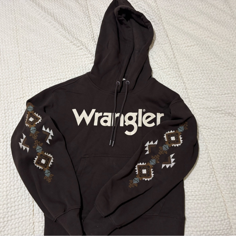 Wrangler Dark Hoodie with embroidered Sleeve Design